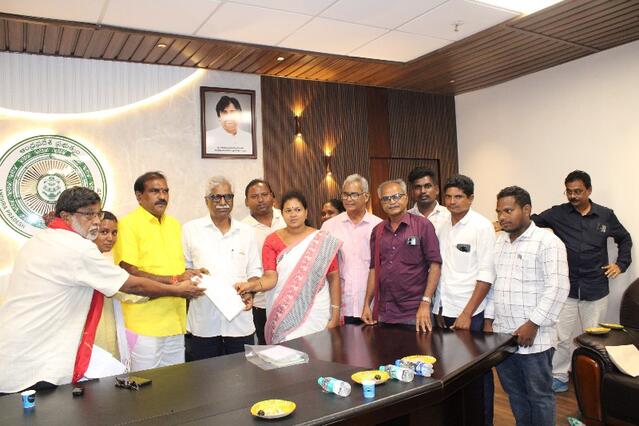 పోలవరం నిర్వాసితుల సమస్యలను పరిష్కరించాలి