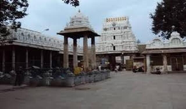 నేడు పౌర్ణమి గరుడ సేవ