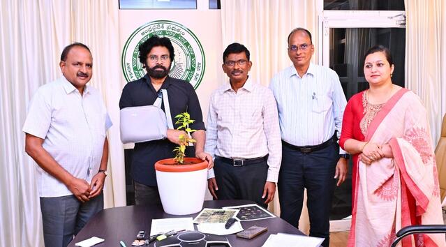అరుదైన మొక్కకు పవన్ నామకరణం!
