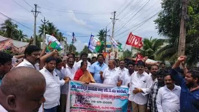 రేషన్ వాహనాల రద్దుపై నిరసన