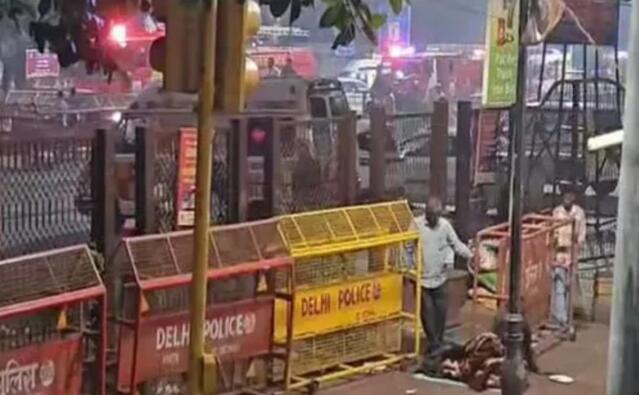 మూతపడిన ఎర్రకోట మెట్రో స్టేషన్