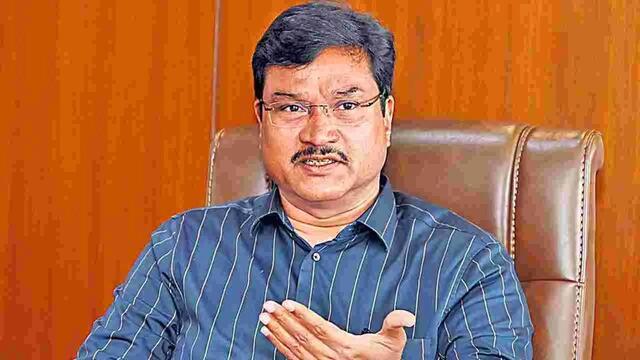 హైడ్రా కమిషనర్ కు హైకోర్టులో ఊరట