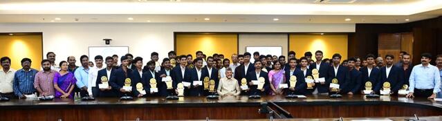ప్రతిభ చూపిన ఎస్సీ, ఎస్టీ రెసిడెన్షియల్ విద్యార్ధులు