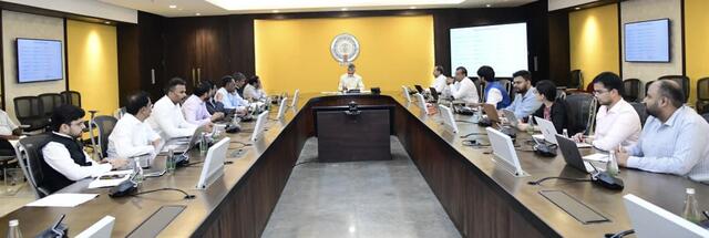 కుటుంబ సమగ్ర సమాచారంతో స్మార్ట్ ఫ్యామిలీ కార్డ్