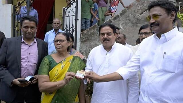 ఏపీలో స్మార్ట్‌ రేషన్‌ కార్డుల పంపిణీ ప్రారంభం