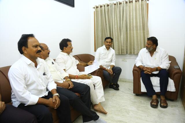 లారీ ఓనర్స్ సమస్యల పరిష్కారానికి విన‌తి
