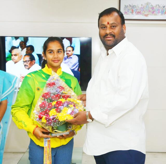 స్కేటర్ అమృతకు క్రీడాశాఖ మంత్రి అభినందనలు
