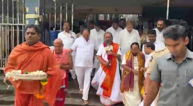 ఇంద్రకీలాద్రిపై ఆర్ట్ ఆఫ్ లివింగ్ రవిశంకర్ పూజలు