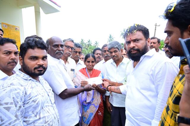 అనారోగ్య బాధితుడికి మంత్రి సుభాష్ ఆర్థిక సహాయం