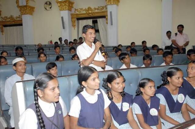 పిల్లలతో మాక్ అసెంబ్లీ!