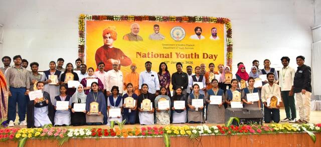 స్వామి వివేకానంద బోధనలు యువతకు ఆదర్శం