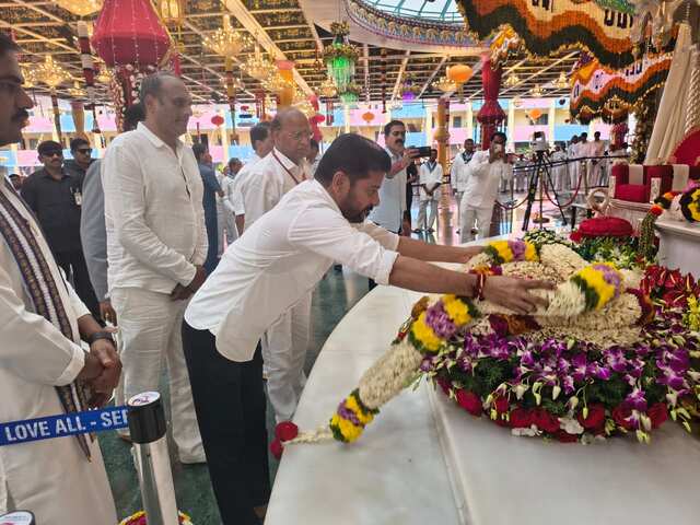 సత్యసాయి మనుషుల్లో దేవుడిని చూశారు
