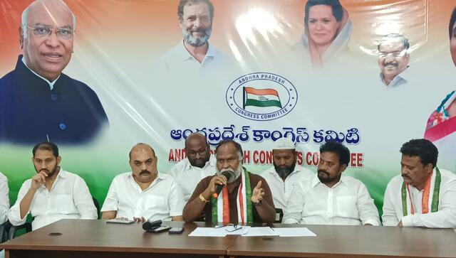 బీజేపీ తండ్రి అయితే, జగన్, చంద్రబాబు కొడుకులు!