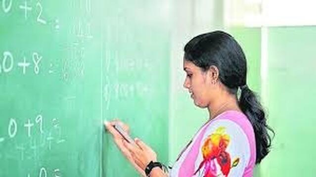 డ్యూటీకి లేటా.. గంట కొట్టగానే మెసేజ్!