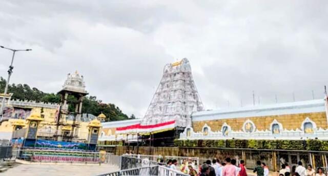 గ్రహణానంతరం తెరుచుకున్న ఆలయాలు