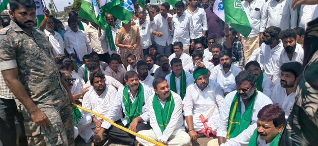 నెల్లూరు బ్యారేజీ వద్ద ఉద్రిక్తత