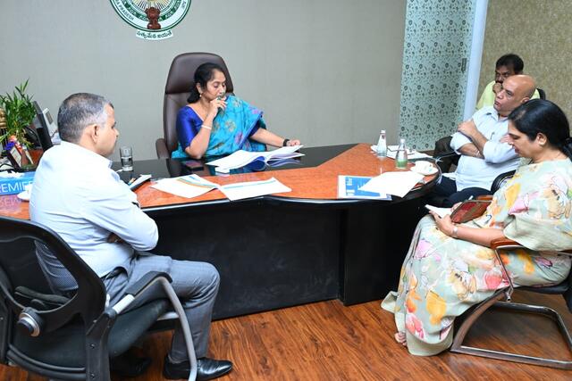 విశాఖ సమ్మిట్ లో 'టెక్స్ టైల్స్' ఎంవోయూ లు