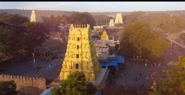 శ్రీశైలంలో తుమ్మెద ఝుంకారము!