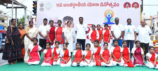 క‌ళాత్మ‌క సౌంద‌ర్యం.. యోగానందం
