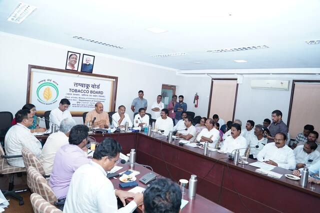 పొగాకు రైతుల్ని ఆదుకోవాల్సిన సమయం ఇది
