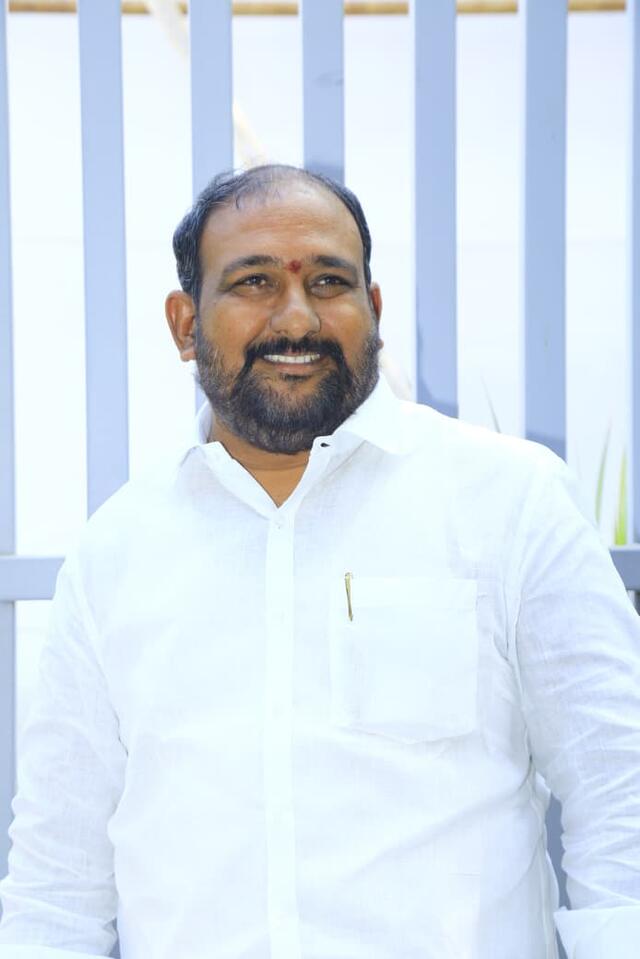 టి ఎన్ టి యు సి ఆధ్వర్యంలో ఆటోల పంపిణీ