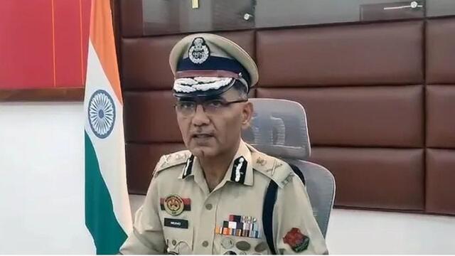 సర్వీస్ రివాల్వర్‌తో కాల్చుకుని డీజీపీ ఆత్మహత్య