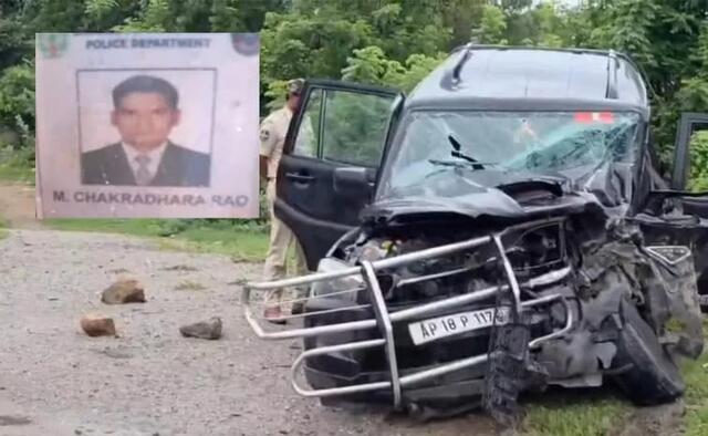 చౌటుప్పల్ వద్ద ప్రమాదం.. ఏపీ డీఎస్పీలు మృతి
