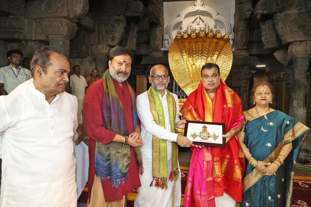 తిరుమల శ్రీవారి సేవలో  కేంద్ర మంత్రి గడ్కరి