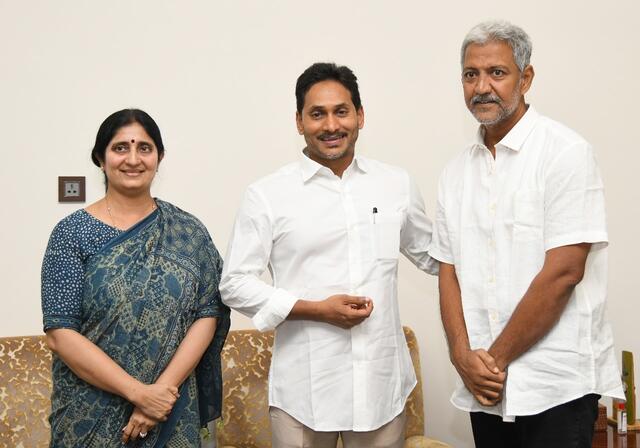 జగన్‌ను కలిసిన వంశీ దంపతులు