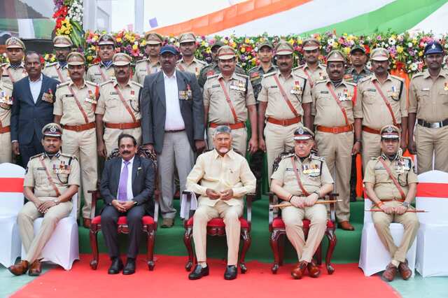 పోలీసు అధికారులకు అవార్డులు!