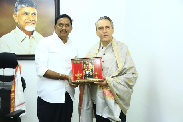 ఎంపీ కేశినేని చిన్నితో బ్రిటిష్‌ డిప్యూటీ హైకమిషనర్‌ భేటీ