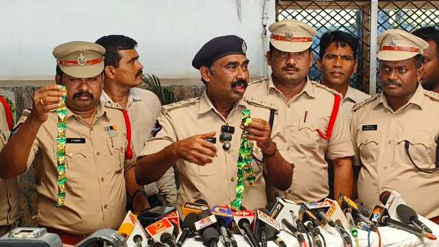 విజయవాడ రైల్వే స్టేషన్‌లో గంజా చాక్లెట్లు!