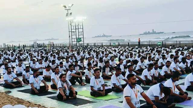 విశాఖ యోగా డేకు భారీ స్పందన