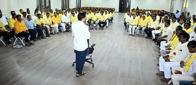 టీడీపీ కేంద్ర కార్యాలయానికి లోకేష్