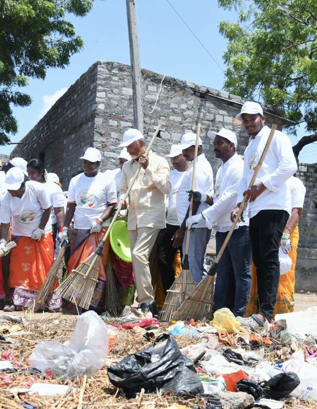 పర్యావరణంతోపాటు రాజకీయాల్లోని చెత్తనూ క్లీన్ చేస్తాం