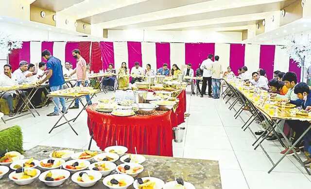 గొప్పలకు పోతే అప్పులే మిగులు!