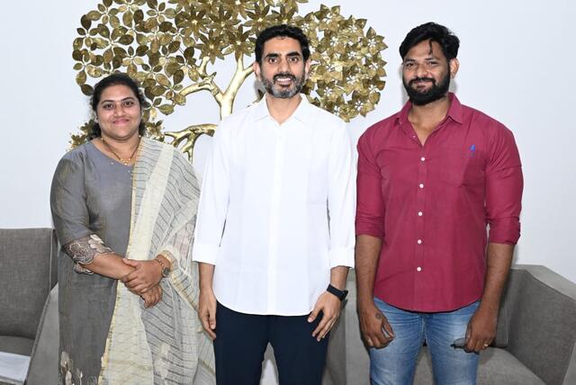 మంత్రి లోకేష్ ను కలిసిన వెయిట్ లిఫ్టింగ్ క్రీడాకారిణి చంద్రిక