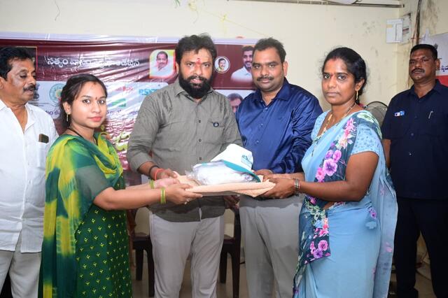 మహిళలు ఆర్థికంగా బలోపేతం కావాలి