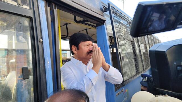 మాజీ మంత్రి జోగి రమేష్ అరెస్ట్!