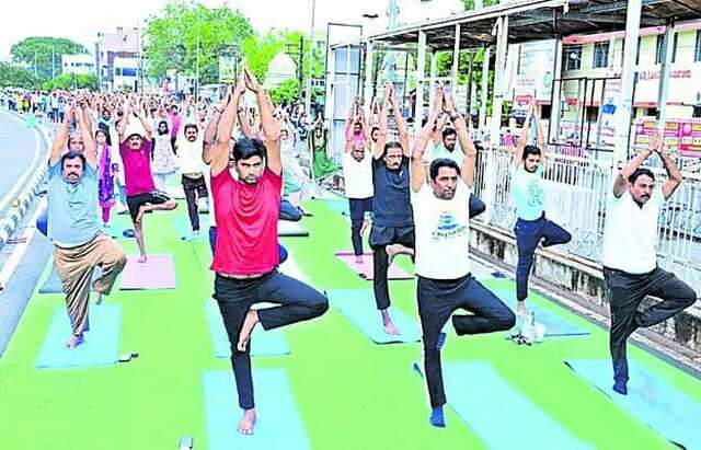 లక్ష్యాన్ని మించి దూసుకుపోతున్న యోగాంధ్ర