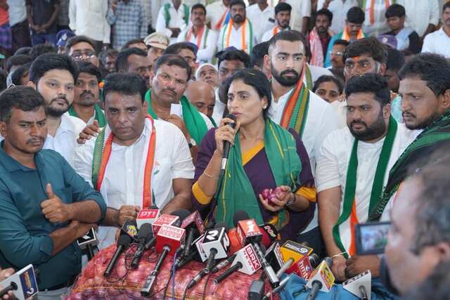 ఉల్లి మార్కెట్‌లో రైతుల సమస్యలపై షర్మిల ఆవేదన