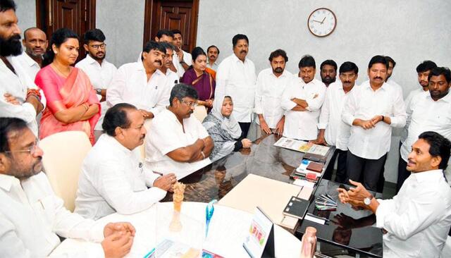 స్థానికానికీ మాజీలే? వైసీపీ గెలుపు వ్యూహం!