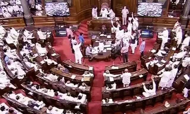 పార్లమెంట్‌లో నవ్వులపాలైన వైసీపీ!