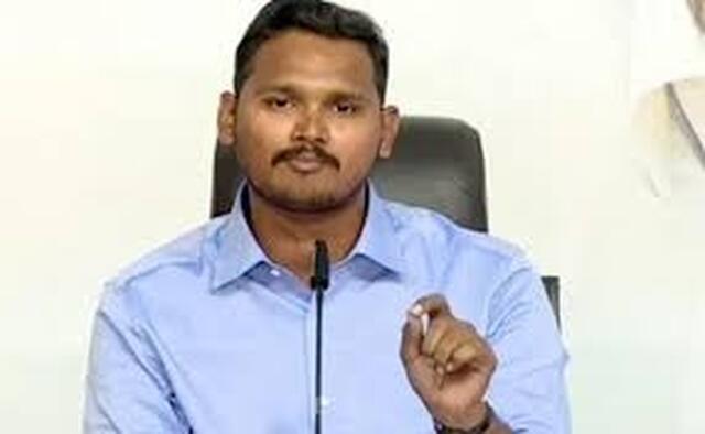 హోటల్‌పై వైసీపీ నేత దౌర్జన్యం