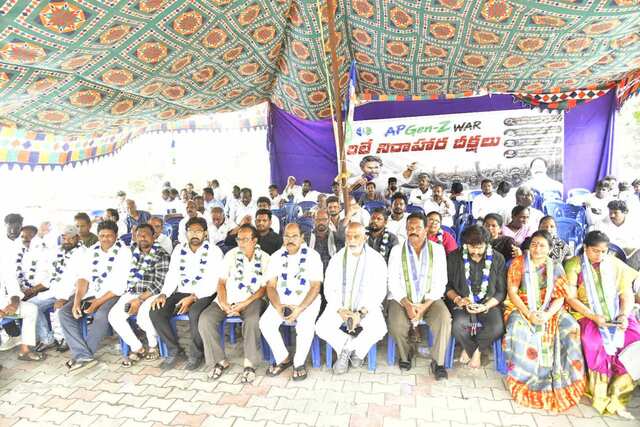రెండో రోజూ కొనసాగిన రిలే నిరాహార దీక్షలు